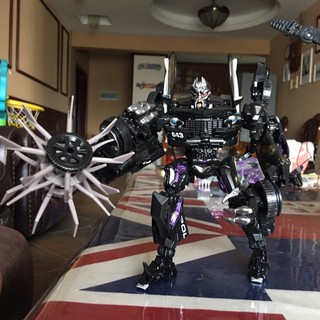 Mô hình Barricade LS-02 Black Mamba MPM05 Transformers Oversize