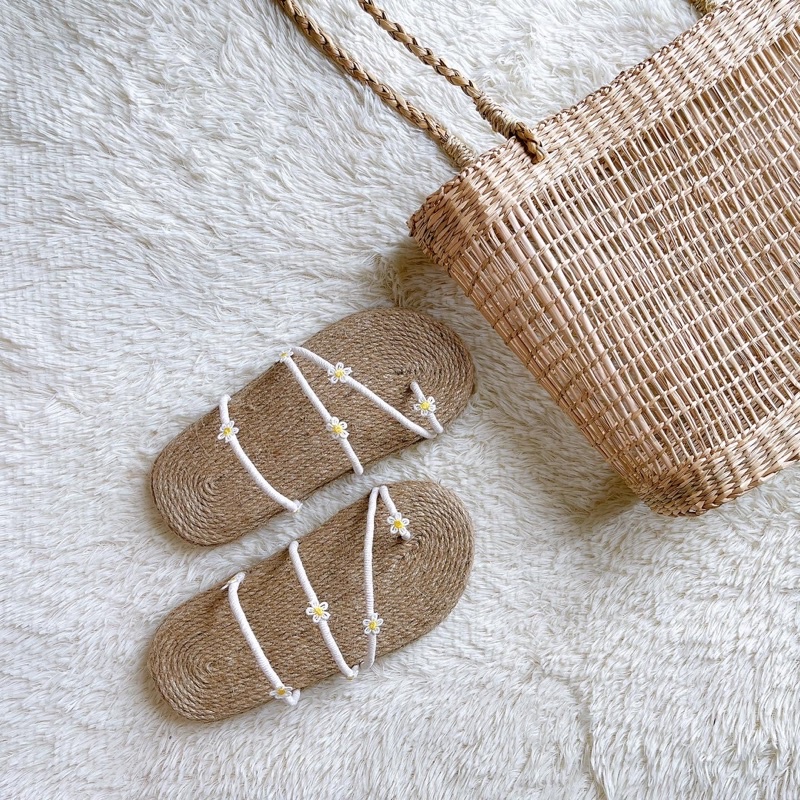 Dép cói đính hoa liti nhuỵ vàng