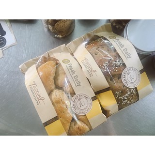 Combo Hoa Hồng Đen - Bánh mì Eatclean