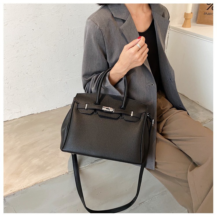 CÓ SẴN - Túi xách khóa cài cao cấp - có 2 size