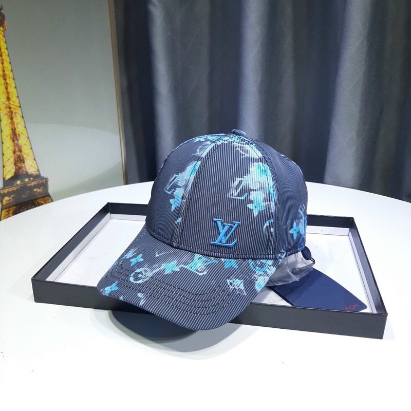 Mũ lưỡi trai LV nền thô kẻ logo thêu chữ xanh 2 màu form quá đẹp