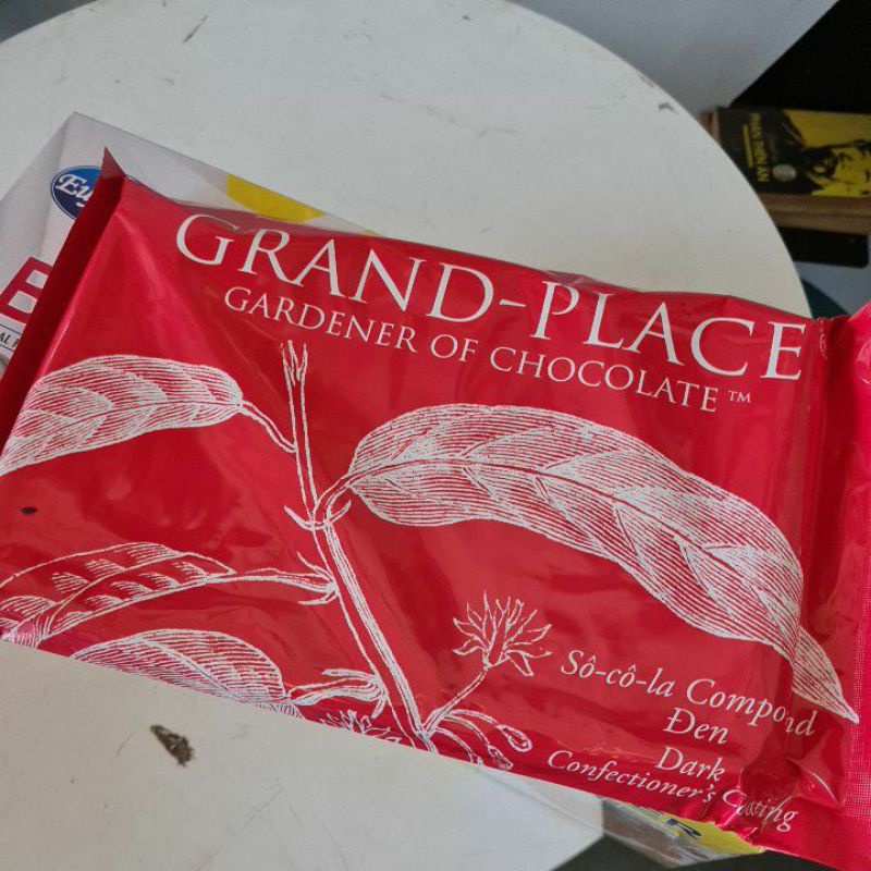Chocolate compound đen Grand Place 1kg.