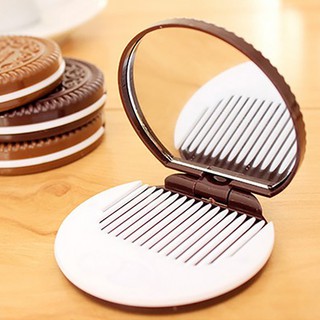 Gương Trang Điểm Mini Cầm Tay Bánh Quy Có Lược - 24H Store