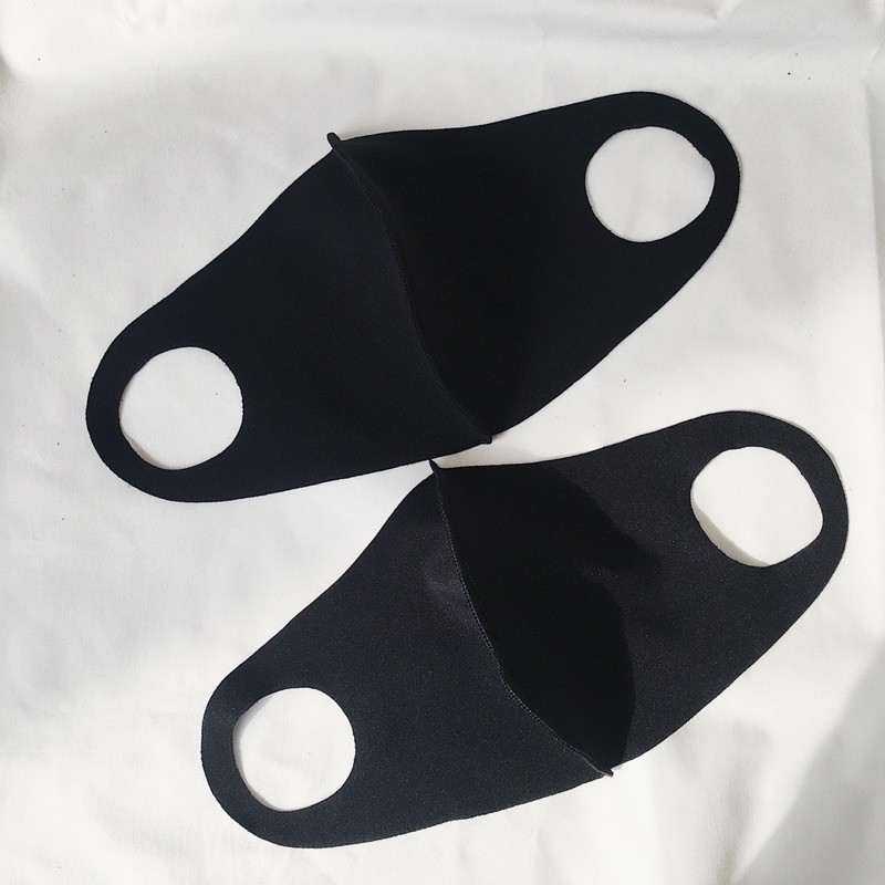 Khẩu Trang Vải UNDER Đen Và Hoa Cúc Chống Bụi Thời Trang | BigBuy360 - bigbuy360.vn