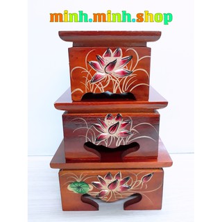 Ghế gỗ đôn gỗ vuông kê tượng thờ, lư hương, dĩa chưng trái cây,....