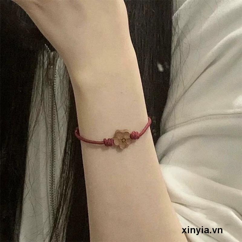 Vòng Đeo Tay May Mắn Bằng Gỗ Đào Khắc Họa Tiết Hoa Mận Xinh Xắn