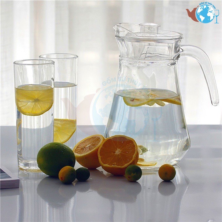 Bình nước thủy tinh dày đẹp có quai cầm miệng rót dung tích 1300ml