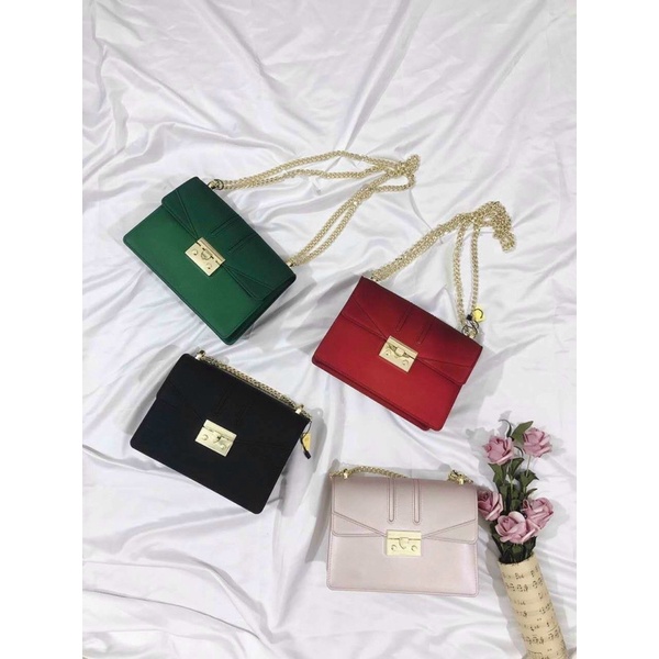 Túi đeo chéo quỳnh búp bê dây xích. hàng nội đại trung chuẩn xịn