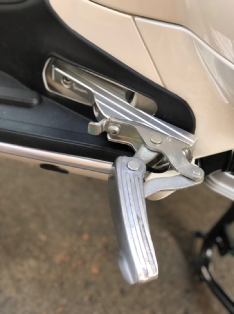 Nối Gác Chân Vespa GTS