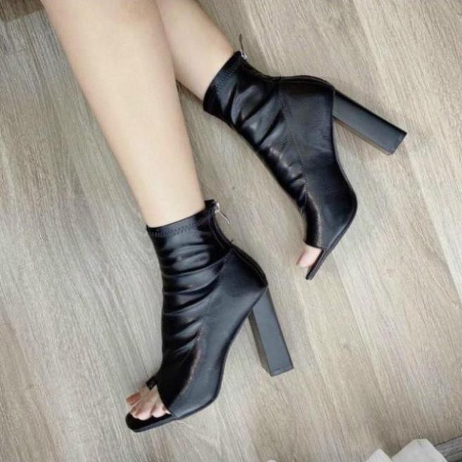 Boots Nữ, Giày Boots Nữ Thời Trang Da Mềm Đế Vuông Cao 7Cm Thiết Kế Hở Mũi Màu Đen Siêu Hot Minhtushoes Giày Nữ Cao cấp