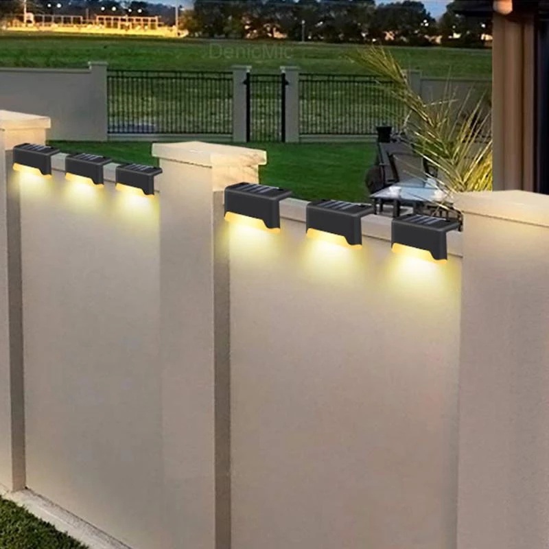 Bộ 4 bóng đèn LED năng lượng mặt trời trang trí cầu thang và hàng rào