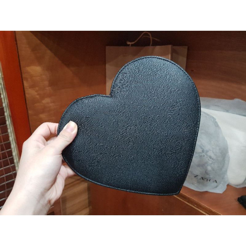 Pass túi trái tim authentic