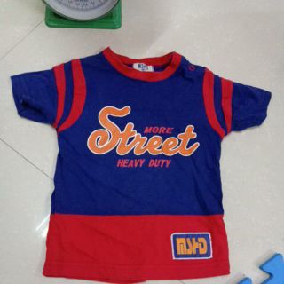 Áo thun cua khánh huyền