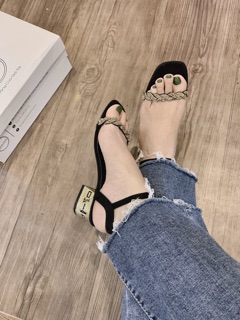 Sandal quai đá
