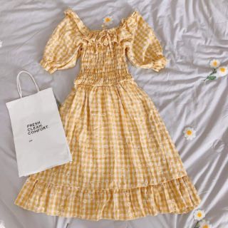 Đầm hoa cúc nhỏ nhí vàng