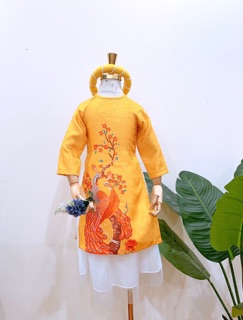 Áo dài gấm công kèm mấn