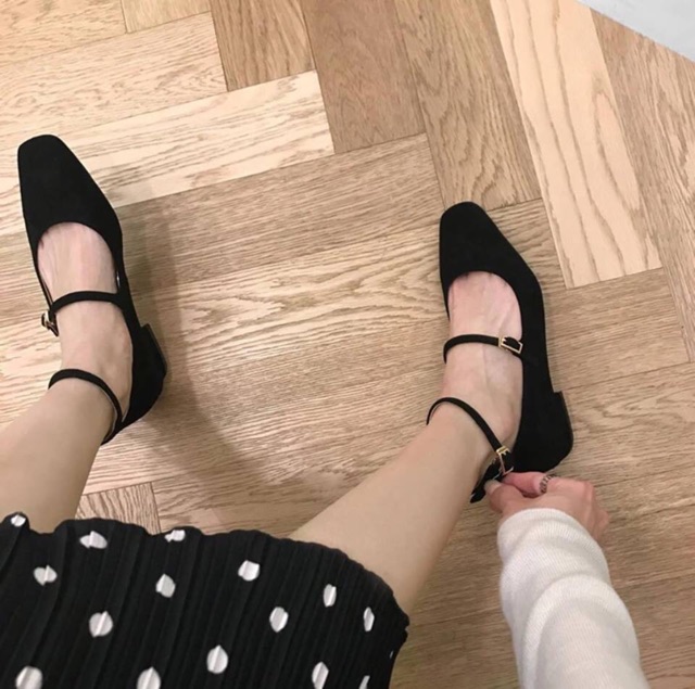 Giày nữ đen cài