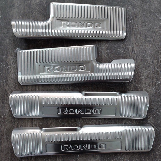 Ốp Bậc Cửa Xe Kia Rondo 2018 2019 2020 2021 mẫu Inox