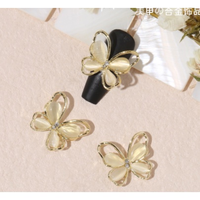 Charm buom mã moi trang trí nail