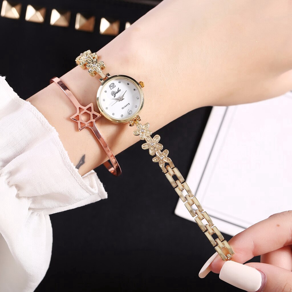Đồng Hồ Đeo Tay Nữ Mặt Hoa Đính Đá Sang Trọng