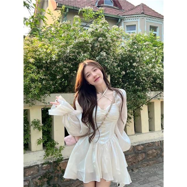 Đầm Ngắn Tay Dài Màu Trắng Trơn Phong Cách Thời Trang Mùa Thu Mới