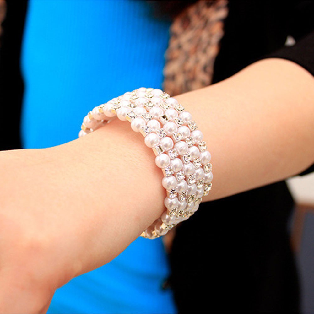 Vòng tay đính hạt quyến rũ