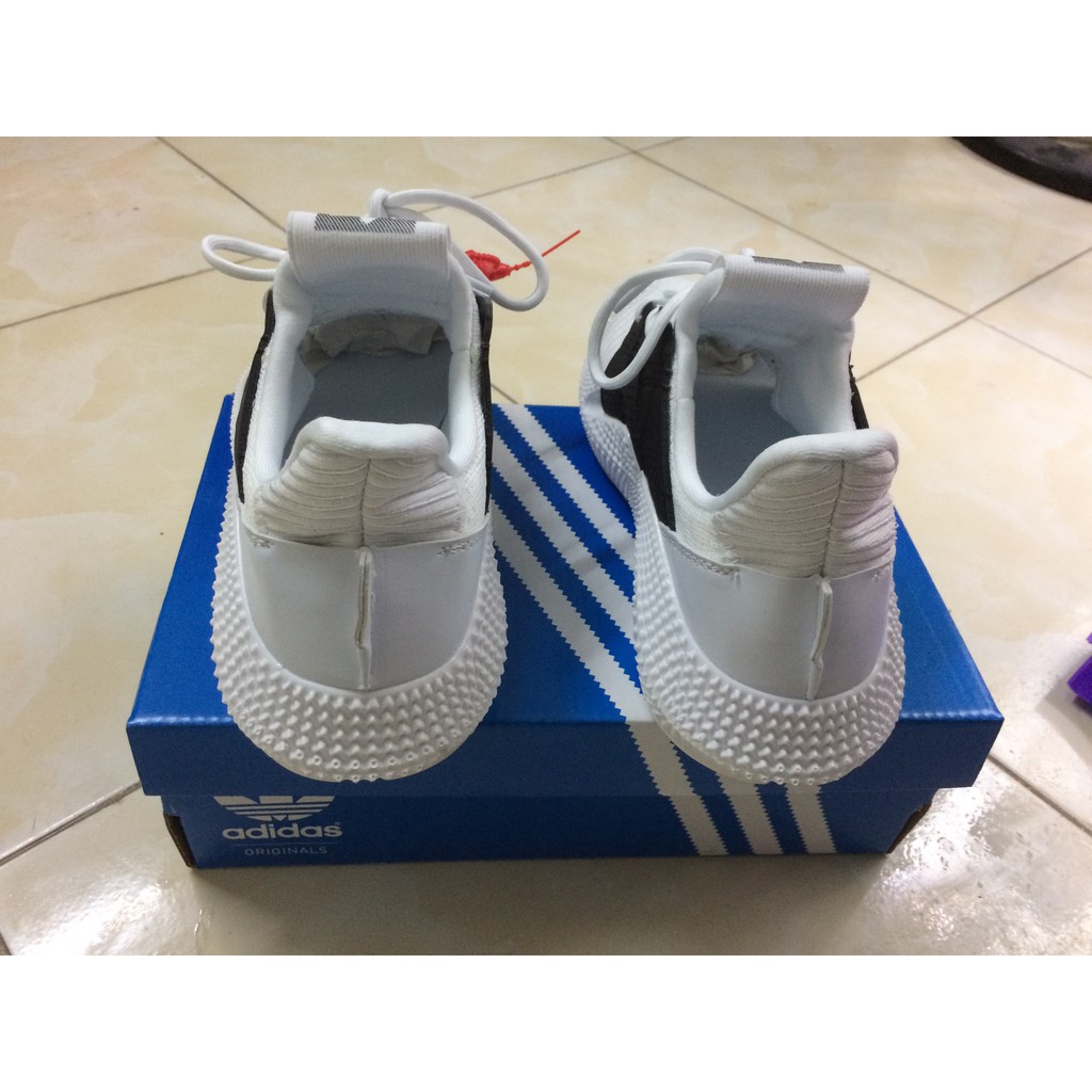 Giày prophere mầu trắng quai đen