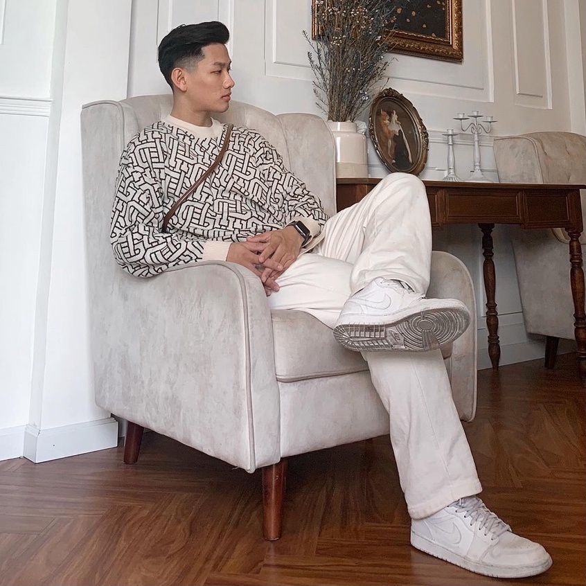 Áo sweater tay dài HUGU - Monogram - vải len, form rộng unisex