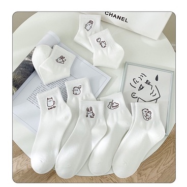 Vớ tất cổ trung trắng thêu icon gấu nâu ôm tim