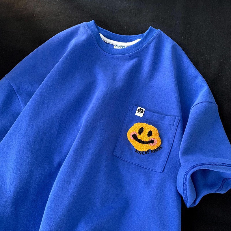 Áo Thun Nam Nữ Hàn Quốc Mặt Cười Túi Ngực Vải Dày Mịn Thoáng Mát Thiết Kế Thời Trang Kiểu Dáng Năng Động Trẻ Trung
