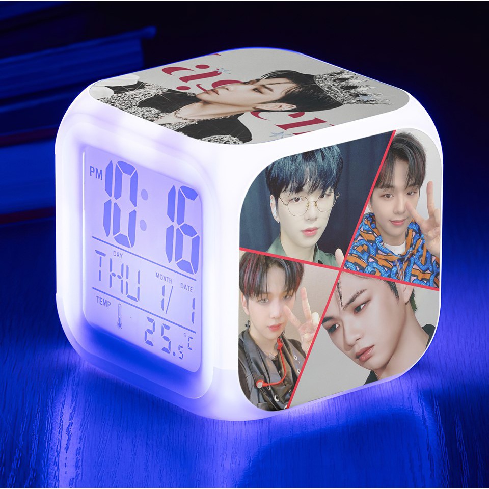 Đồng hồ LED báo thức Kang Daniel (tặng kèm pin)