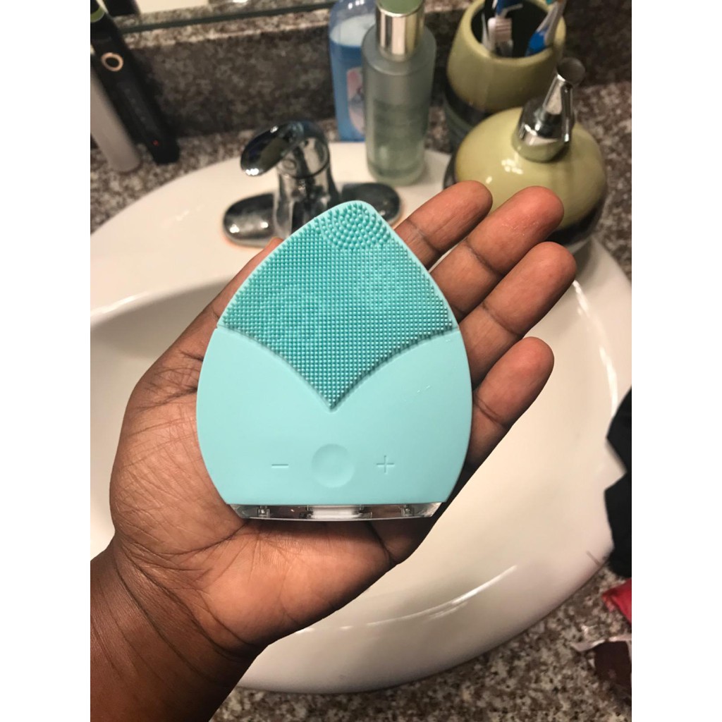 Máy rửa mặt và massage công nghệ Nhật Bản giúp tẩy trang sạch và làm thon gọn nọng cằm | BigBuy360 - bigbuy360.vn