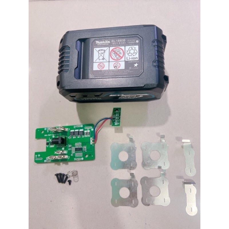 Vỏ mạch makita 18v 8A Cell 21700.mạch sạc adrapter có leb báo pin