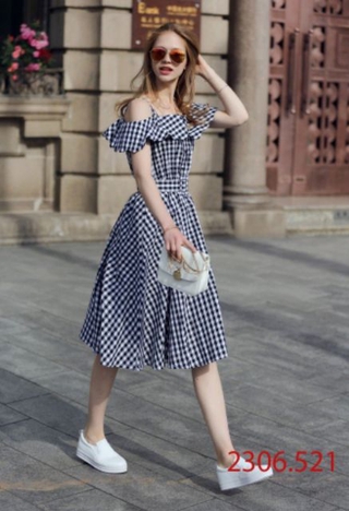 ĐẦM CARO TRỄ VAI