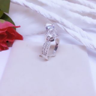 Nhẫn bạc ta đính đá sang chảnh