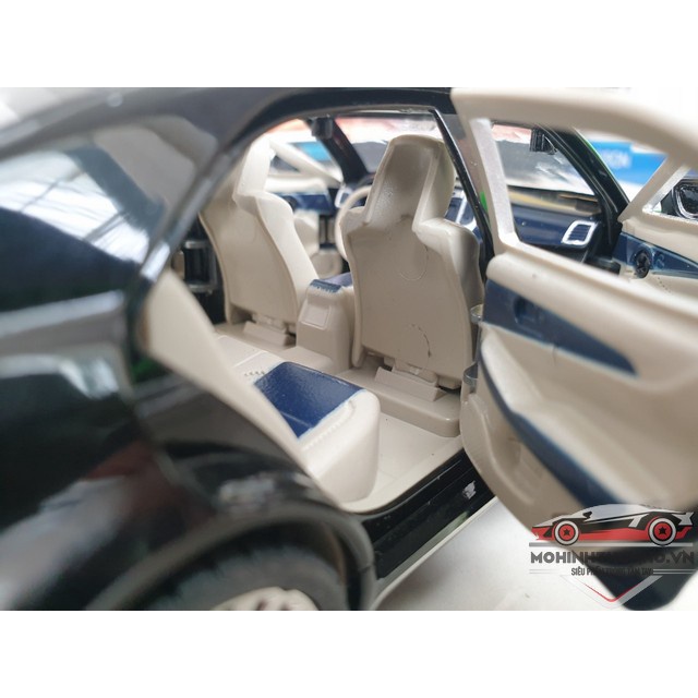 Xe mô hình Toyota Crown, tỉ lệ 1:24