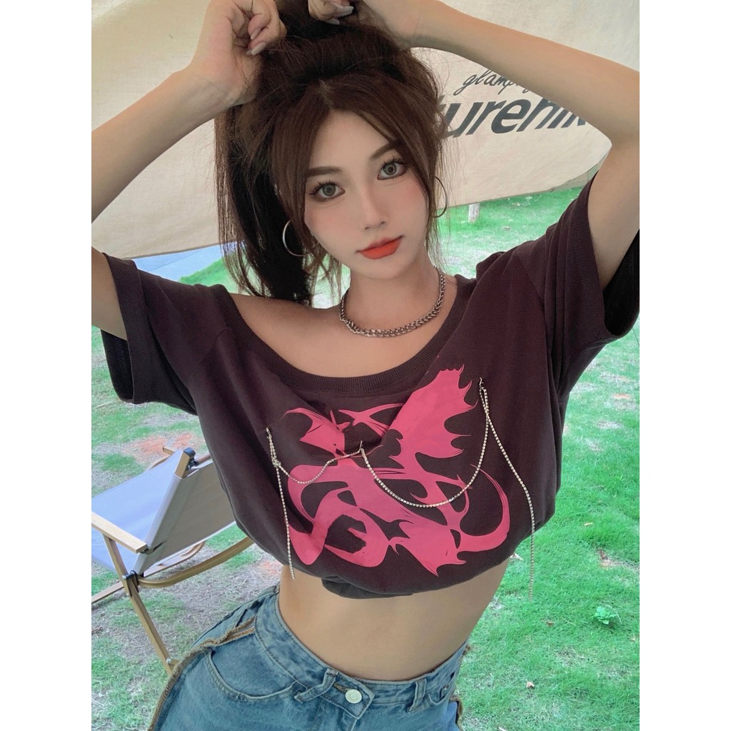 Áo thun croptop in hình trễ vai sexy phong cách hàn quốc.