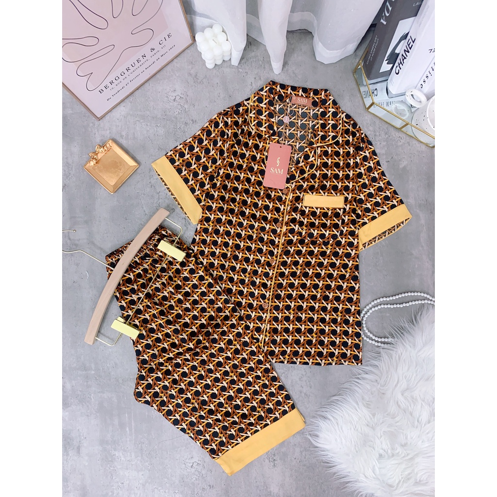 Bộ đồ mặc ngủ ở nhà Sam, set đồ lụa Satin dáng áo cộc quần ngố trẻ trung năng động họa tiết độc đáo sang chảnh