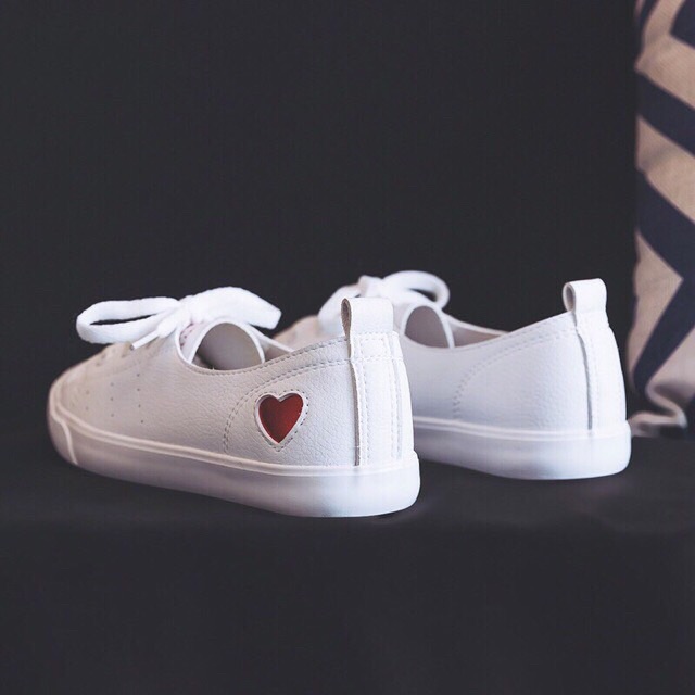 Giầy thể thao nữ in hình trái tim nhỏ | BigBuy360 - bigbuy360.vn