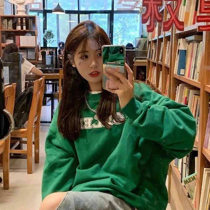 COZOK Áo sweater tay dài form rộng in chữ phong cách Hàn Quốc