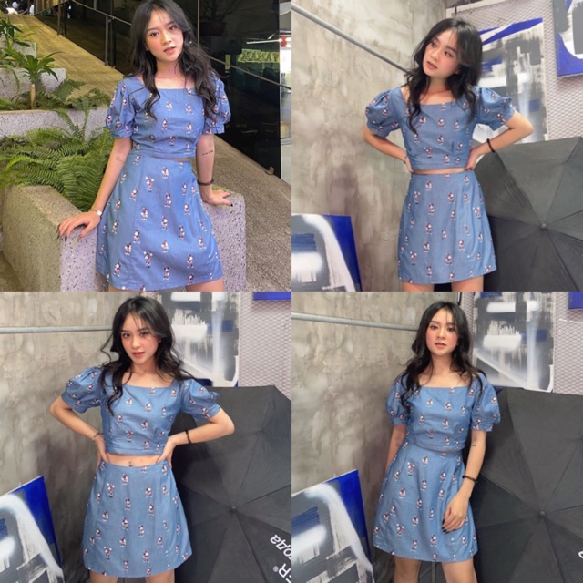 Set đồ gồm chân váy ngắn và áo croptop tay phồng hoạ tiết hoa nhí