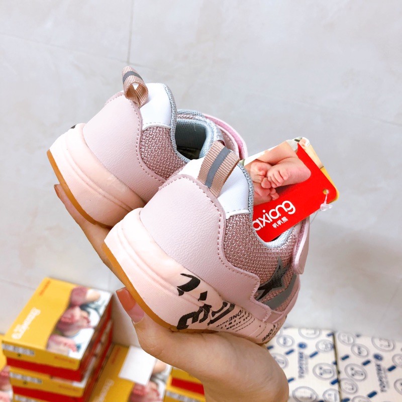 Giày sneaker siêu nhẹ êm chân cho bé