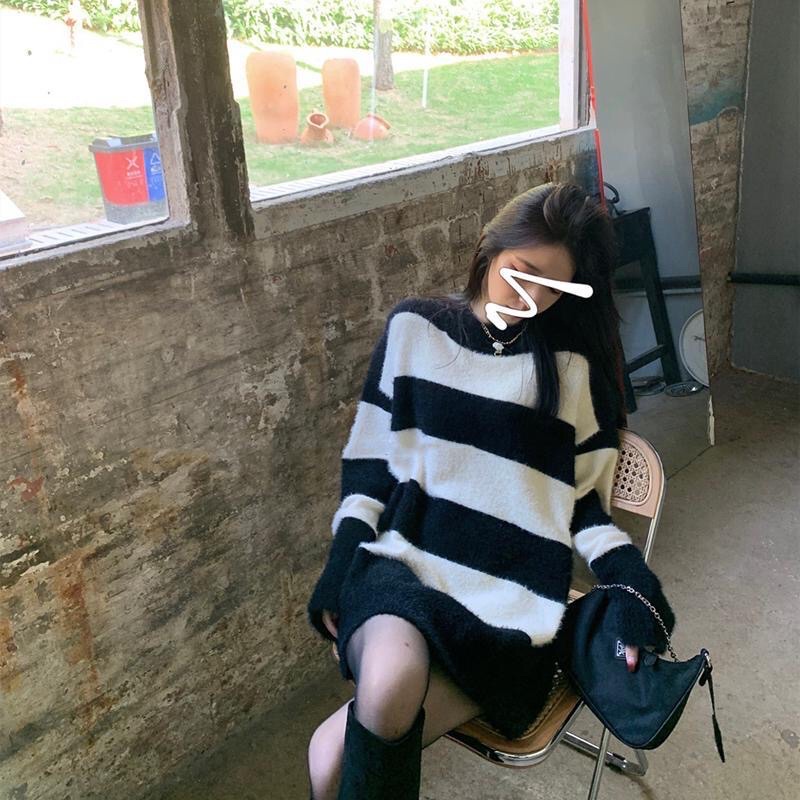 Áo Len Lông kẻ ngang đen trắng basic chùm mông