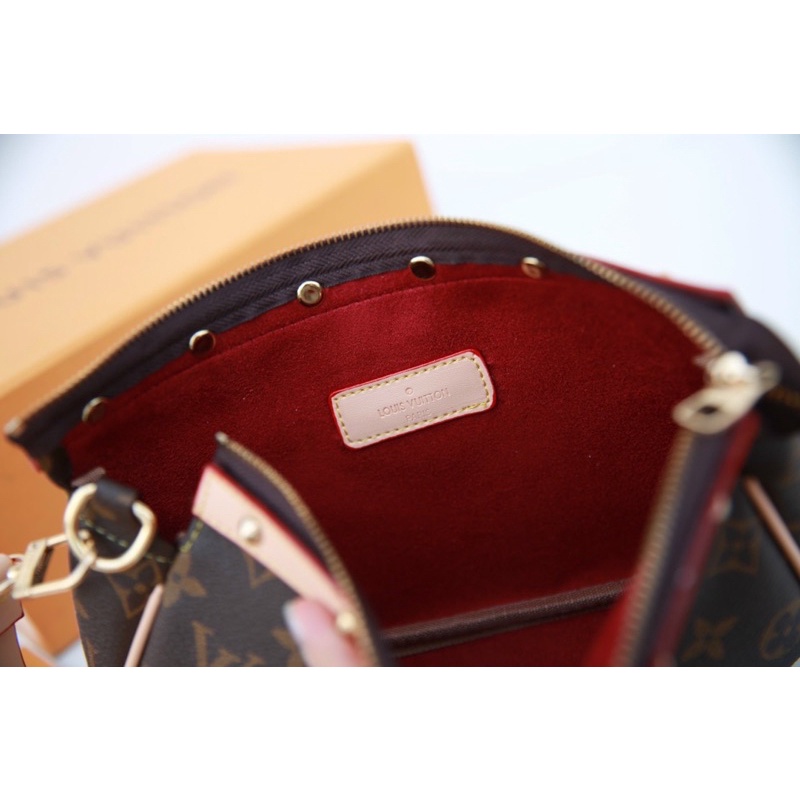 Túi lv. đeo vai viền đinh size 22cm fullbox