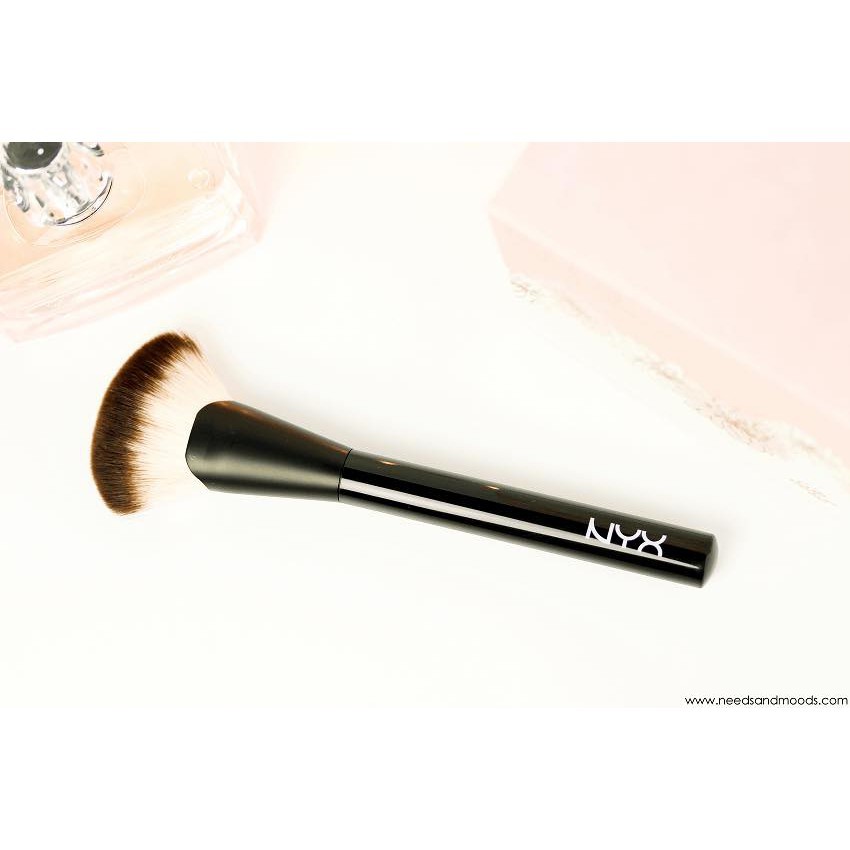 Cọ Highlight NYX Makeup Pro Brush Fan PROB06