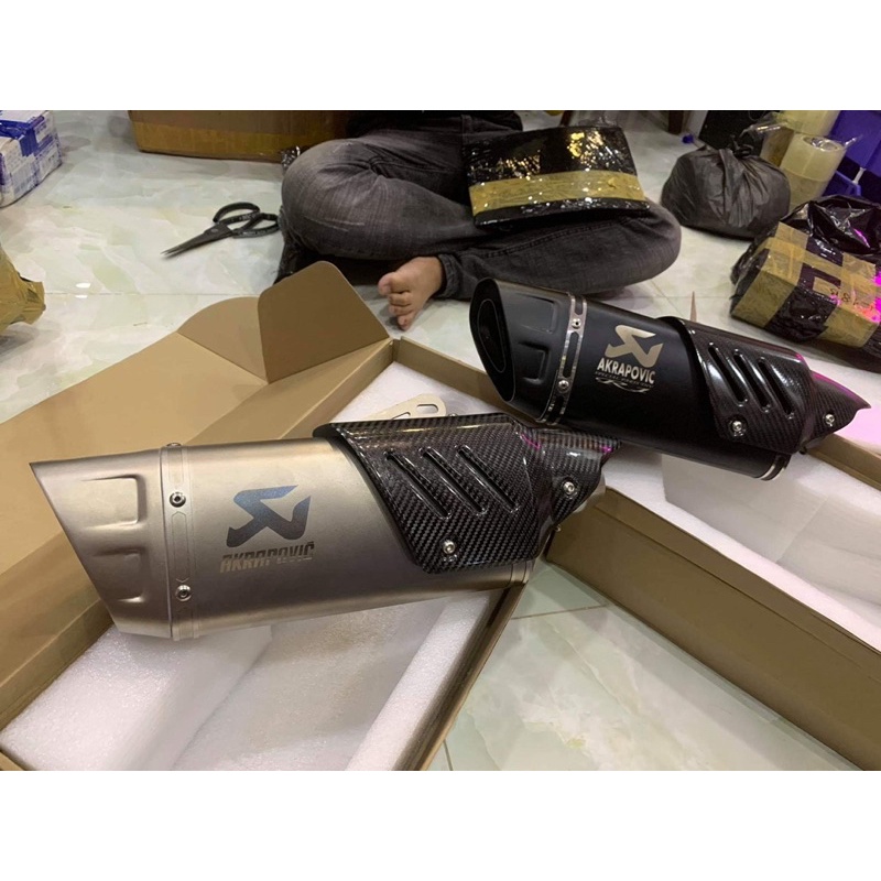 Pô akrapovic r1