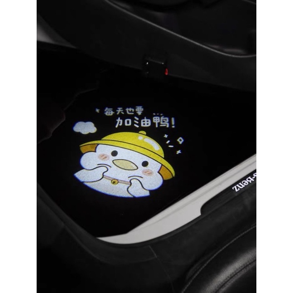 Đèn led hoạt hình gắn cửa oto