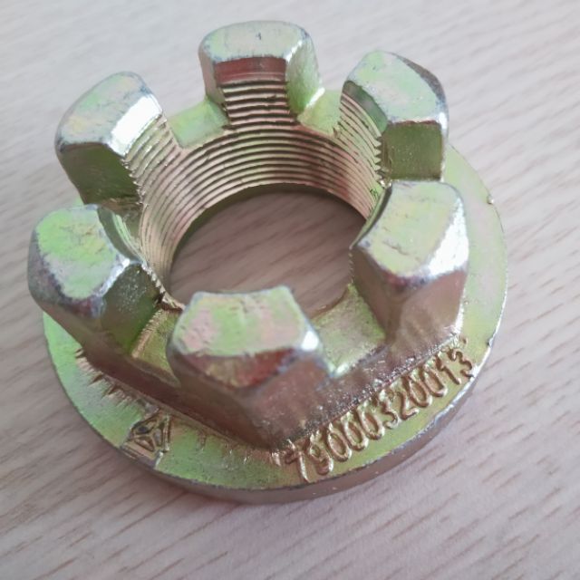 Ốc bắt vành chậu quả dứa Howo (bộ visai) cầu sau 4.42