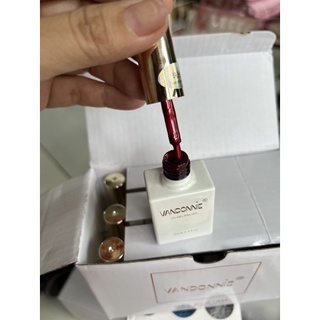 Sơn gel đỏ tuyết
