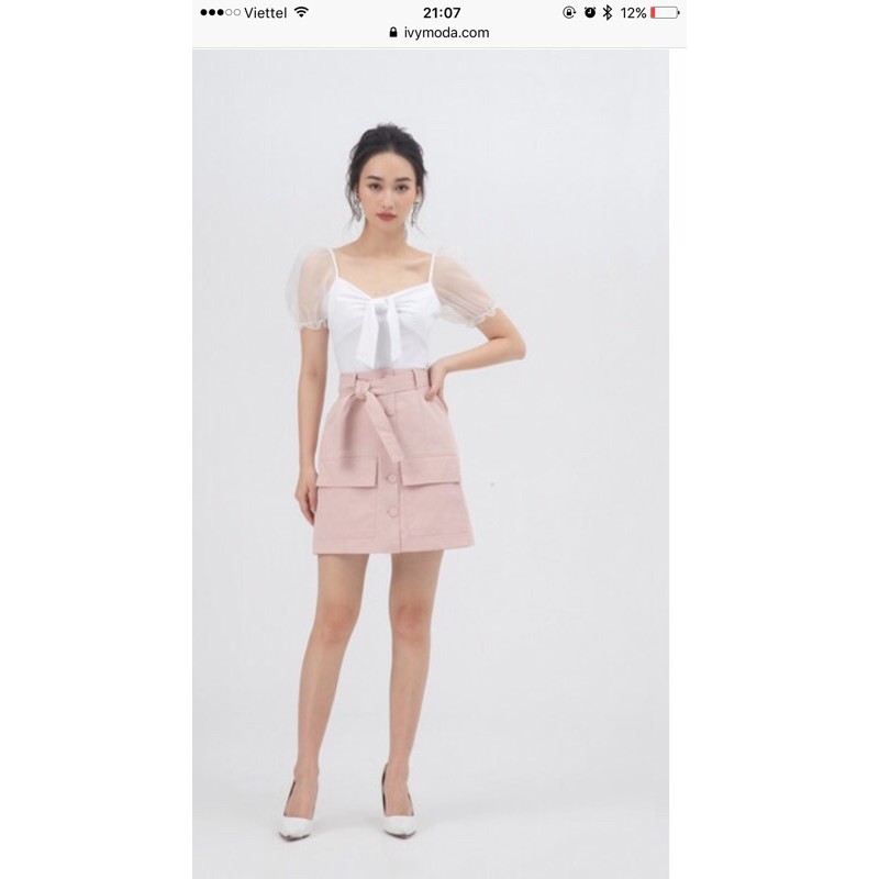 áo ivy nguyên tag size L. kết hợp với chân váy đều rất xinh và sang chảnh. áo chất liệu thun coton mướt tay đẹp lắm ấy..